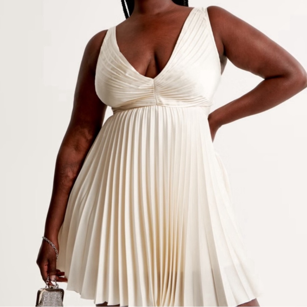 Abercrombie & Fitch NWT Plunge Pleated Mini Dress in cream